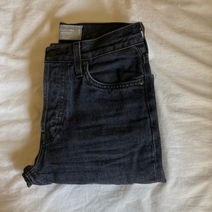 Everlane 90’s Cheeky Jean. Size 23 regular in black.